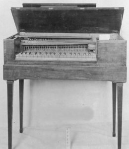Portable Square Piano by Longman & Broderip c. 1790 - Metropolitan Museum New York (2)
